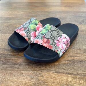 NEVER WORN! Gucci Bloom Floral Sides Women’s Size 38 (US 8)